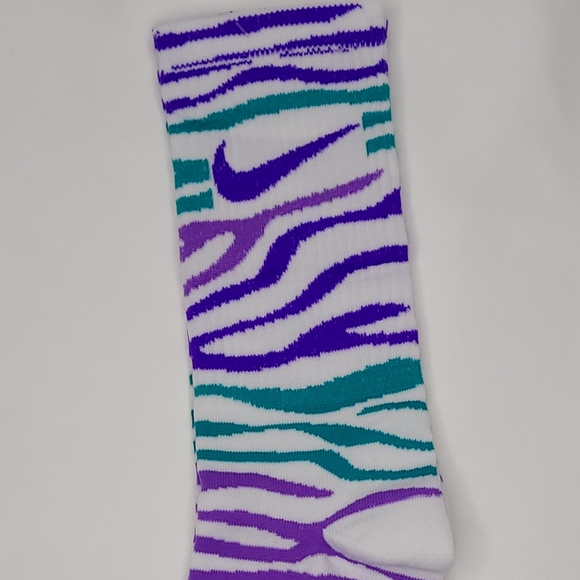 NIKE---Nice set of 3 pair of Nike socks - Picture 3 of 4